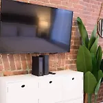 240-5 New Prime Location Studio W&D In Unit