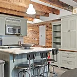 Downing By Rove Travel Private Terrace & Patio