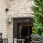 Charles Court By Rove Travel Grand 2Br Duplex