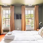 Lofty & Bright Greenwich Getaway W Private Rooftop * New York