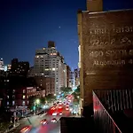 Lofty & Bright Greenwich Getaway W Private Rooftop