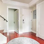 Lofty & Bright Greenwich Getaway W Private Rooftop New York