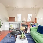 Lofty & Bright Greenwich Getaway W Private Rooftop * New York