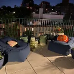 Lofty & Bright Greenwich Getaway W Private Rooftop