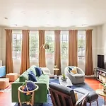 Lofty & Bright Greenwich Getaway W Private Rooftop New York