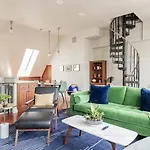 Lofty & Bright Greenwich Getaway W Private Rooftop * New York