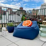 Apartment Lofty & Bright Greenwich Getaway W Private Rooftop