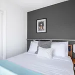 Tribeca 2br Views Indoor Pool Gym Nyc-172 Apartment *