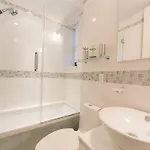 5th Ave Apartment *