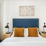 Apartment 809-4a Columbus Circle New Bldg 1br W D