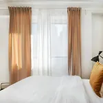 809-4a Columbus Circle New Bldg 1br W D *