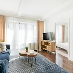 Apartment 809-4a Columbus Circle New Bldg 1br W D *