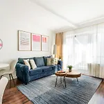 Apartment 809-4a Columbus Circle New Bldg 1br W D *