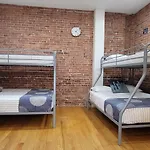 Midtown Manhattan Apartment *