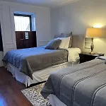 Share Historic Brownstone With The Host! Guest house