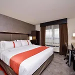 Hotel Fairfield & By Marriott Staten Island