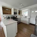 House 2car Parking Subway Jfk Usb