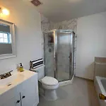 House 2car Parking Subway Jfk Usb