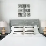 75-2D New Prime Ues W&D Balcony Elevator