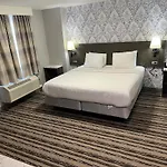 The Essence Hotel At Jfk