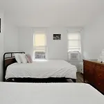 Lovely 3-Bedroom Apt In The Heart Of Brooklyn