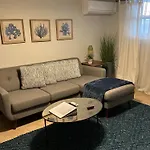 Morris Park Area Apartment *