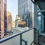 Ues 1Br W Doorman Gym Pool Nr Nyc Attractions Nyc-1333