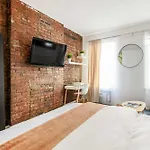 26-3a Gramercy W D Outdoor Courtyard * New York