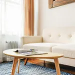 26-3a Gramercy W D Outdoor Courtyard Apartment