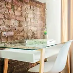 26-3a Gramercy W D Outdoor Courtyard Apartment