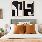 26-3a Gramercy W D Outdoor Courtyard Apartment *