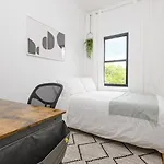 Apartment Bright & Spacious 3-bedroom In Vibrant Bushwick! *
