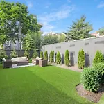 149Bk-101 New Construction 2Br Private Garden W-D