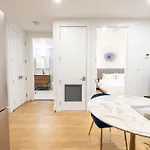 202 New 1br In Prime Greenpoint New York