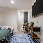 3 Bedroom Cozy Home In Manhattan Valley