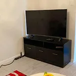 Cheerful 2 Bed In Heart Of Queens New York