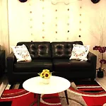Cheerful 2 Bed In Heart Of Queens