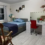 Cheerful 2 Bed In Heart Of Queens