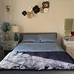Cheerful 2 Bed In Heart Of Queens *