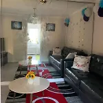 Cheerful 2 Bed In Heart Of Queens Homestay