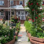 Cheerful 2 Bed Rooms Apartment In Heart Of Queens