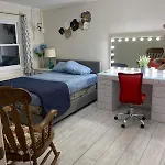 Cheerful 2 Bed In Heart Of Queens Homestay