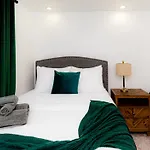 Luxury Oasis In The Heart Of Brooklyn