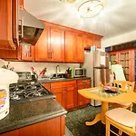 Best Large Private Room & Private Bathroom, Laguardia Airport 10Min