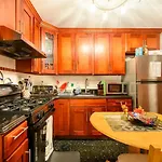 Best Large Private Room & Private Bathroom, Laguardia Airport 10Min