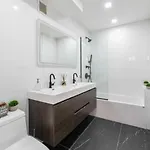 3br Penthouse With Massive Private Rooftop *