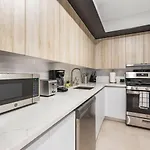 Apartment 3br Penthouse With Massive Private Rooftop