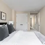 3br Penthouse With Massive Private Rooftop *