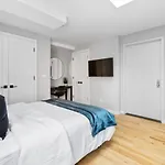 3br Penthouse With Massive Private Rooftop Apartment *