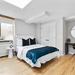 Apartment 3br Penthouse With Massive Private Rooftop *